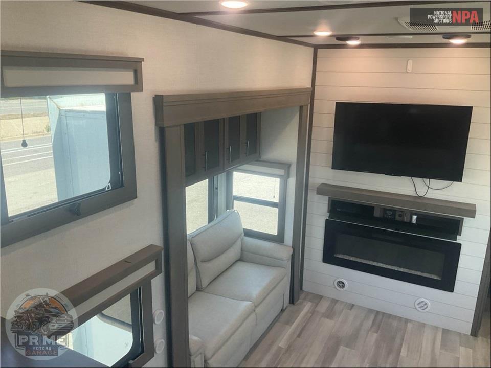 2023 Grand Design Recreational Vehicles M-390RK - SOLITUDE FIFTH WHEEL SERIES — фото 6