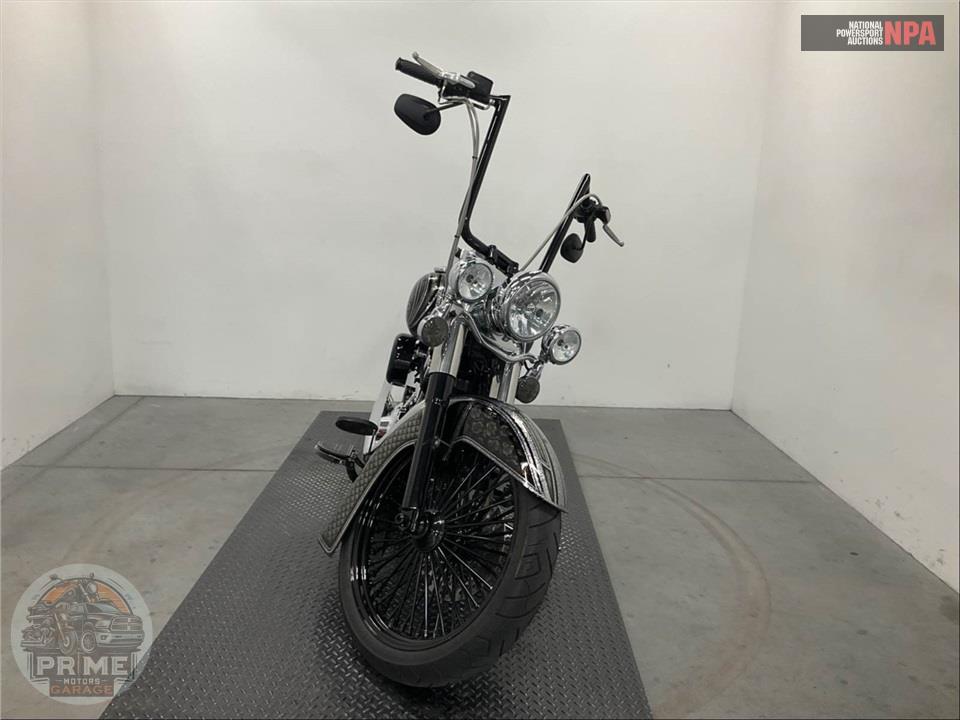 2015 Harley-Davidson FLSTC HERITAGE SOFTAIL CLASSIC — фото 2