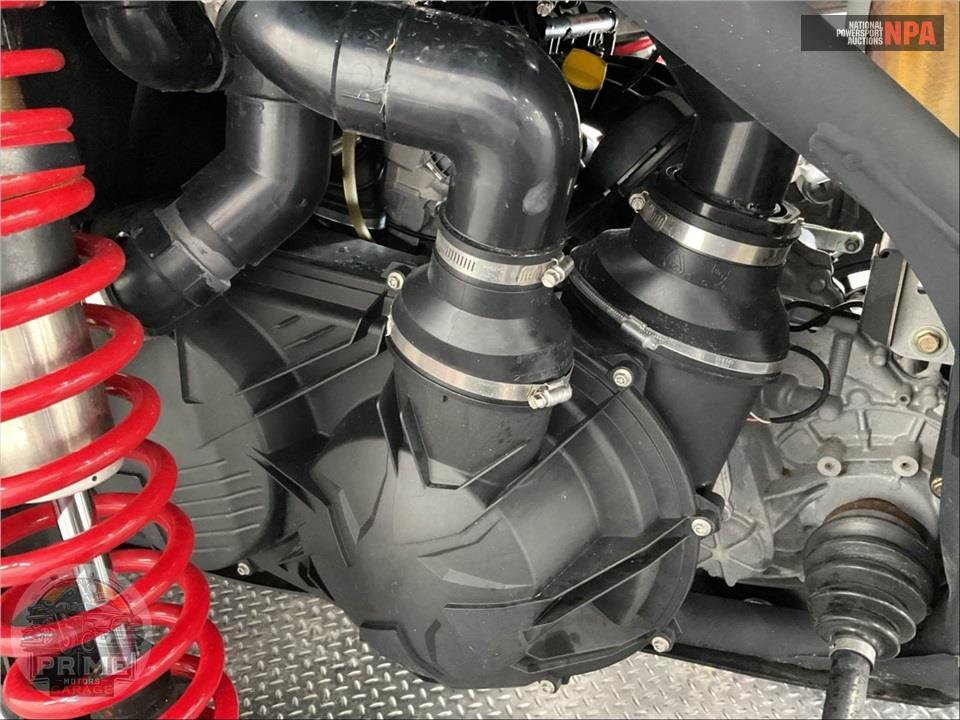 2024 Can-Am MAVERICK X3 RS TURBO (RED AND SILVER) — фото 9