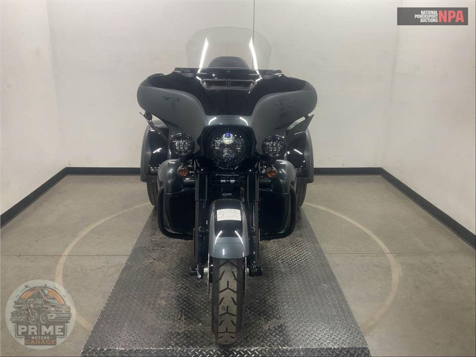 2025 Harley-Davidson FLHTCUTG TRI GLIDE ULTRA CLASSIC — фото 2