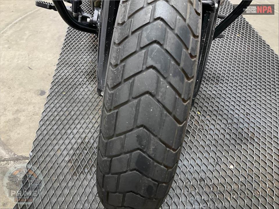 2021 Indian Motorcycle SCOUT BOBBER TWENTY (ABS, BLACK SMOKE) — фото 18