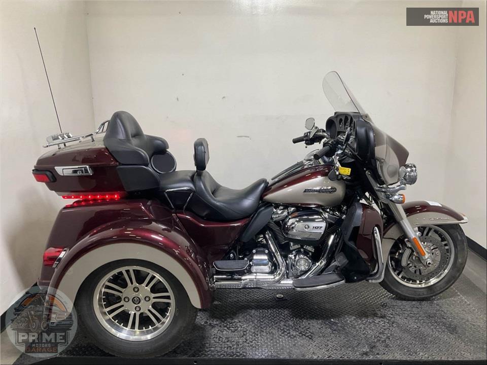 2018 Harley-Davidson FLHTCUTG TRI GLIDE ULTRA — фото 1