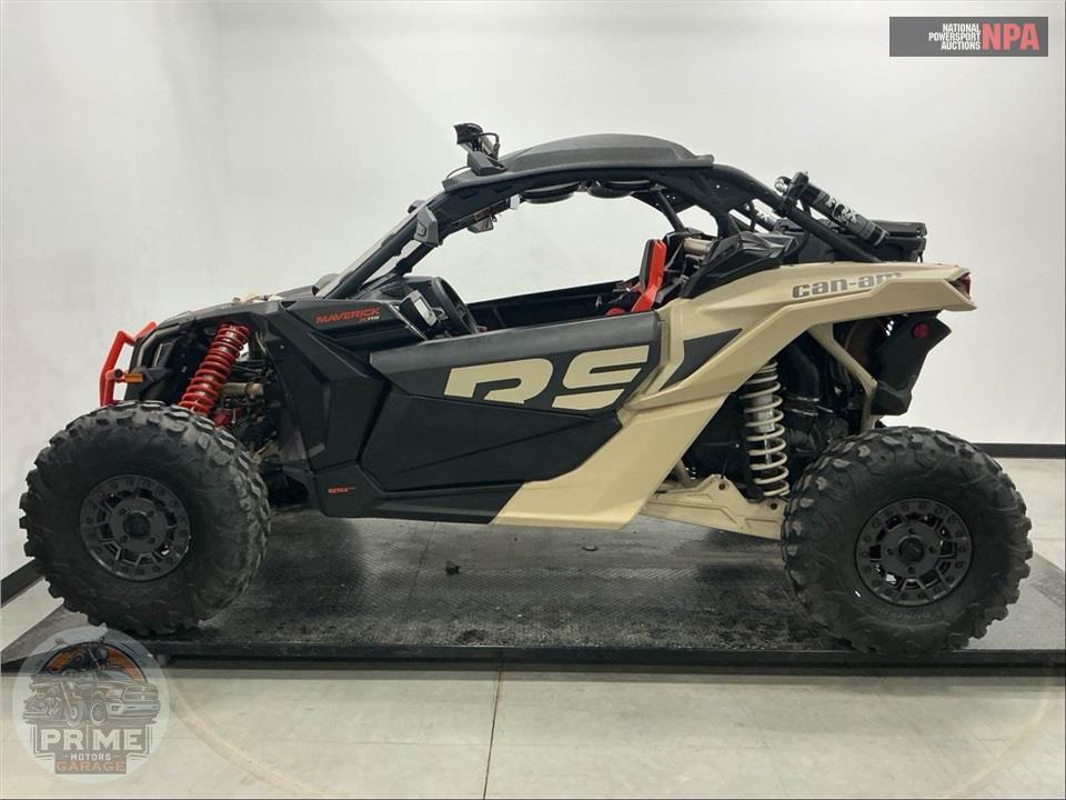 2022 Can-Am MAVERICK X3 X RS TURBO RR (DESERT TAN & CARBON BLACK RED) — фото 3