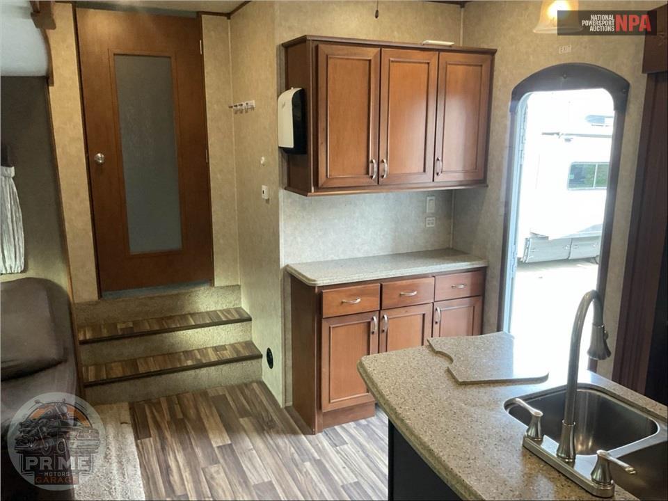 2017 Highland Ridge Rv M-376FBH - ROAMER FIFTH WHEEL SERIES — фото 9