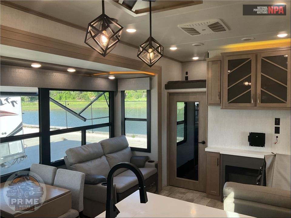 2024 Grand Design Recreational Vehicles M-395MS - MOMENTUM M-CLASS TOY HAULER TOY HAULER SERIES — фото 8