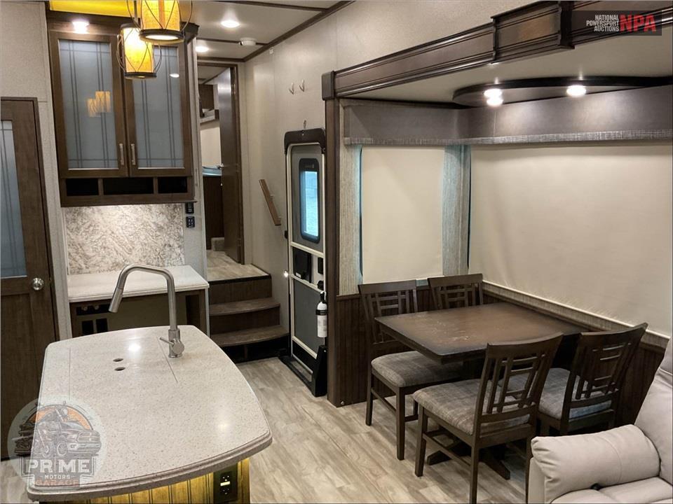 2021 Grand Design Recreational Vehicles M-3950BH - SOLITUDE S-CLASS FIFTH WHEEL SERIES — фото 8