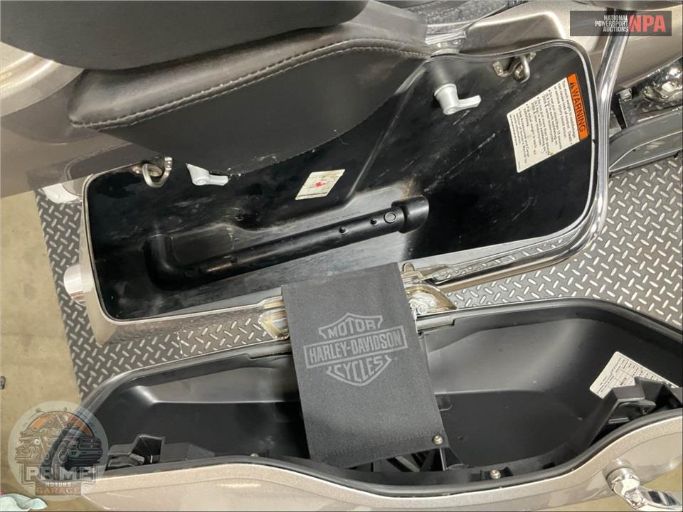 2017 Harley-Davidson FLHTK ULTRA LIMITED — фото 26
