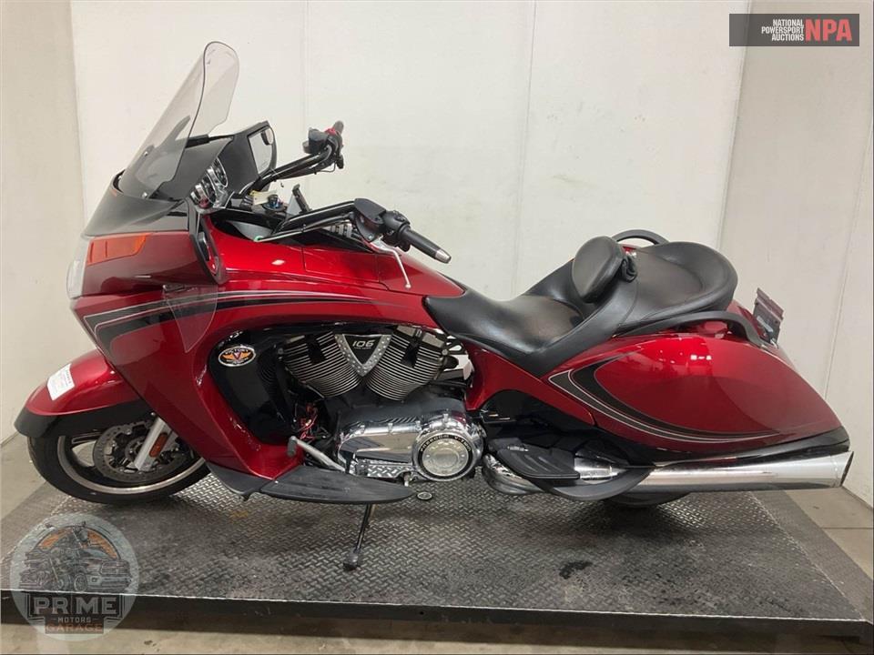 2012 Victory Motorcycles VISION TOUR 2-TONE — фото 3