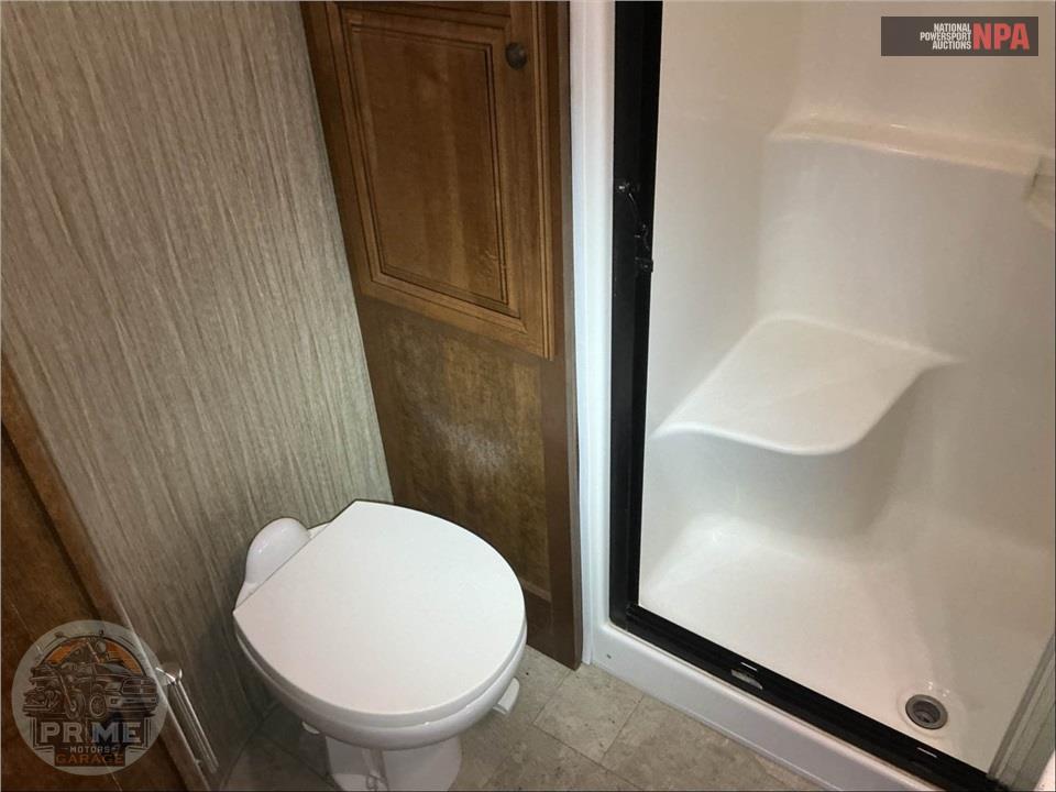 2018 Heartland Rvs M-3310QSCK - BIG COUNTRY FIFTH WHEEL SERIES — фото 16