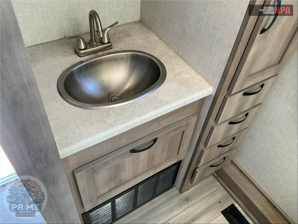 2021 Voyage By Winnebago M-2427RB — фото 16