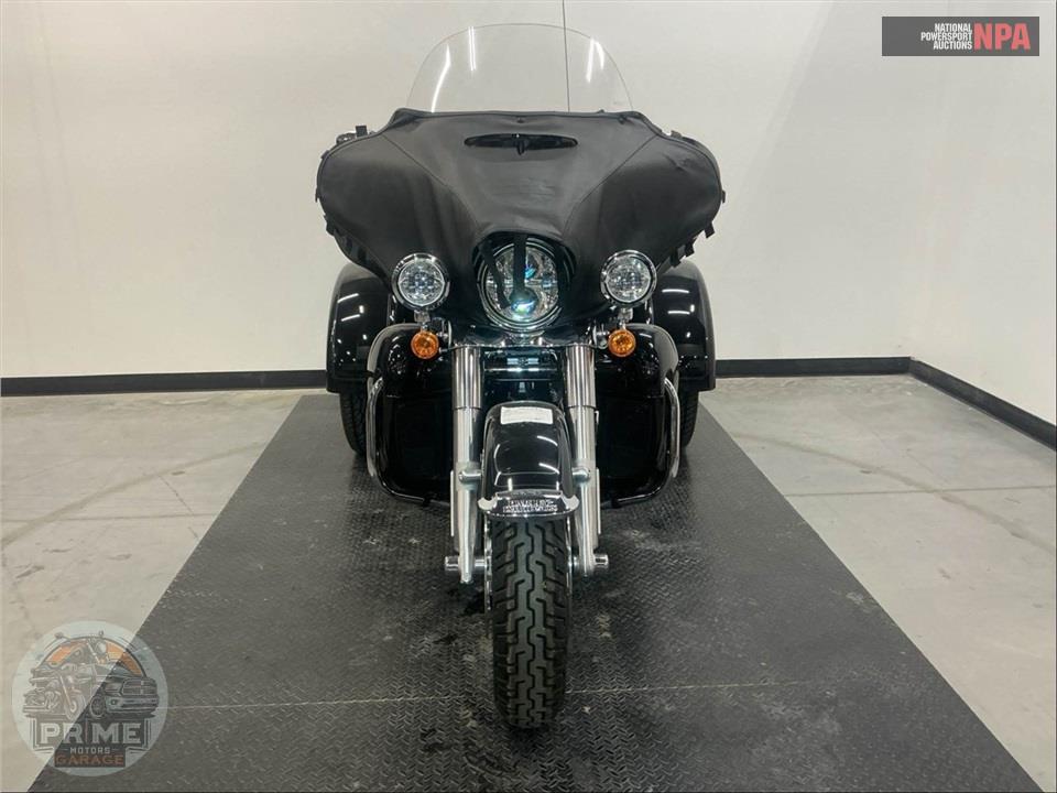 2023 Harley-Davidson FLHTCUTG TRI GLIDE ULTRA CLASSIC — фото 2