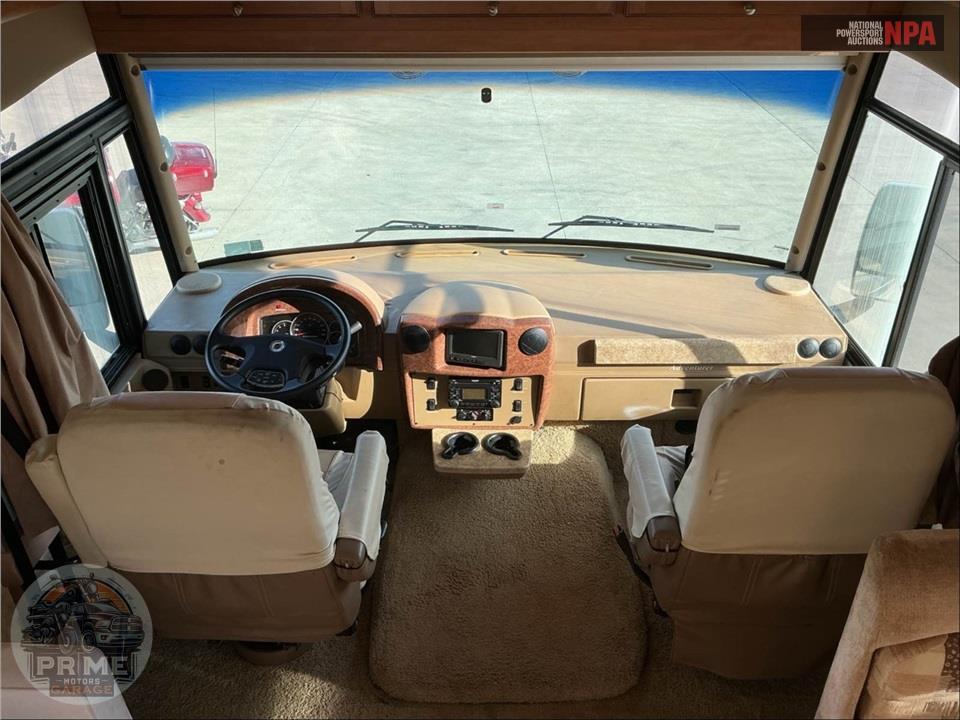 2011 Winnebago M-35P-FORD - ADVENTURER SERIES — фото 16