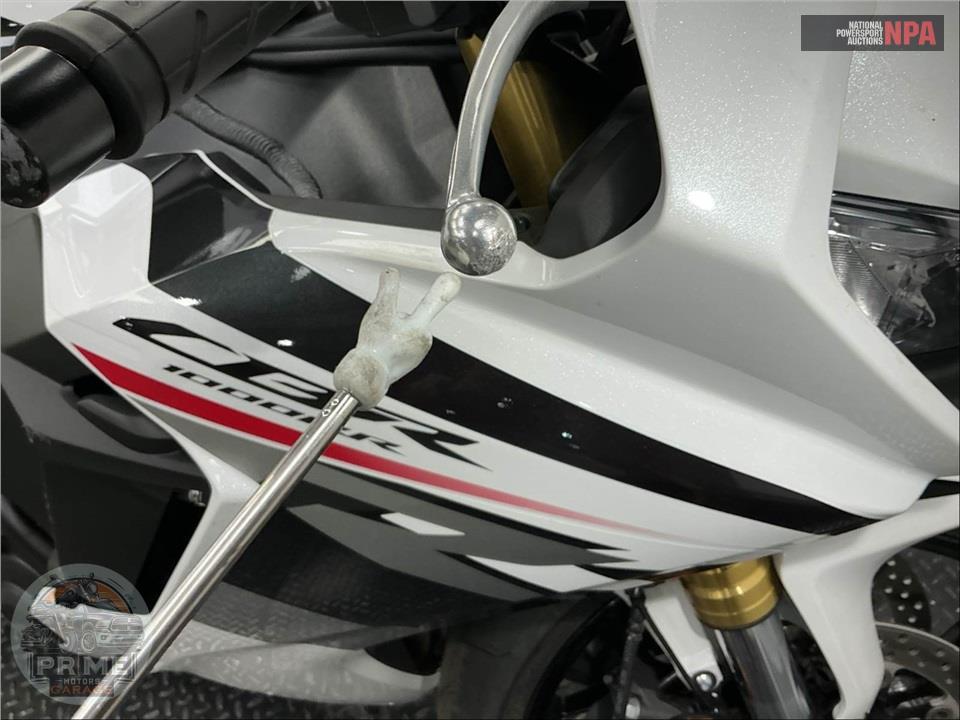 2025 Honda CBR1000RR — фото 27