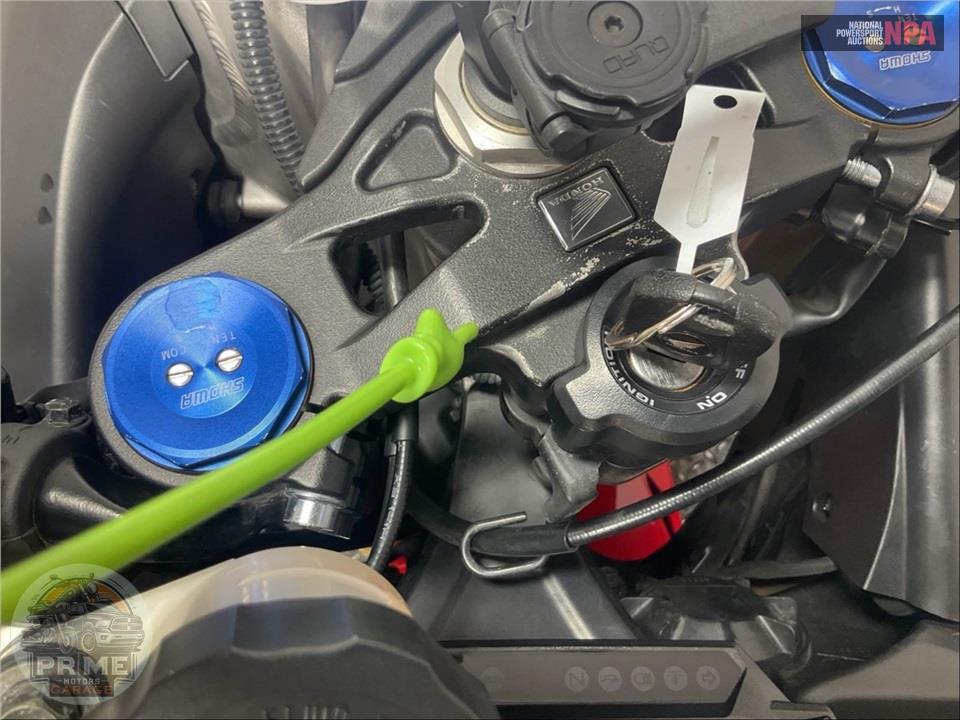 2013 Honda CBR1000RRLD WHTE/BLUE/RED — фото 11