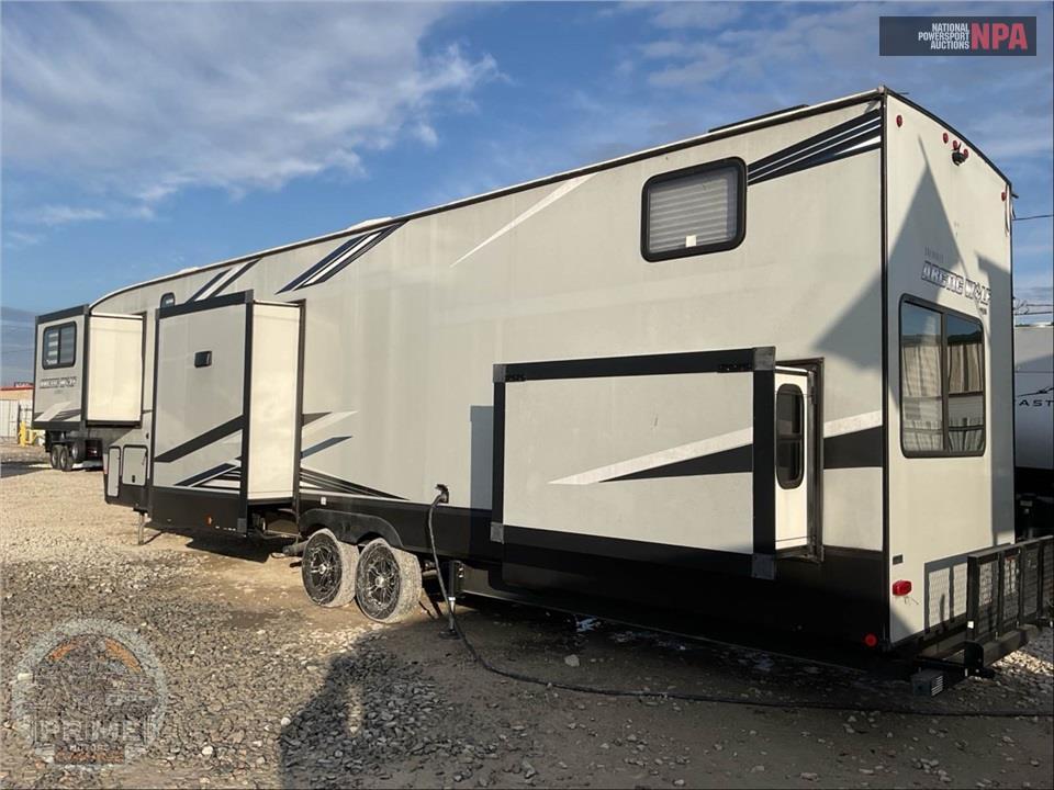 2022 Cherokee By Forest River M-3990SUITE ARCTIC WOLF FIFTH WHEEL SERIES — фото 3