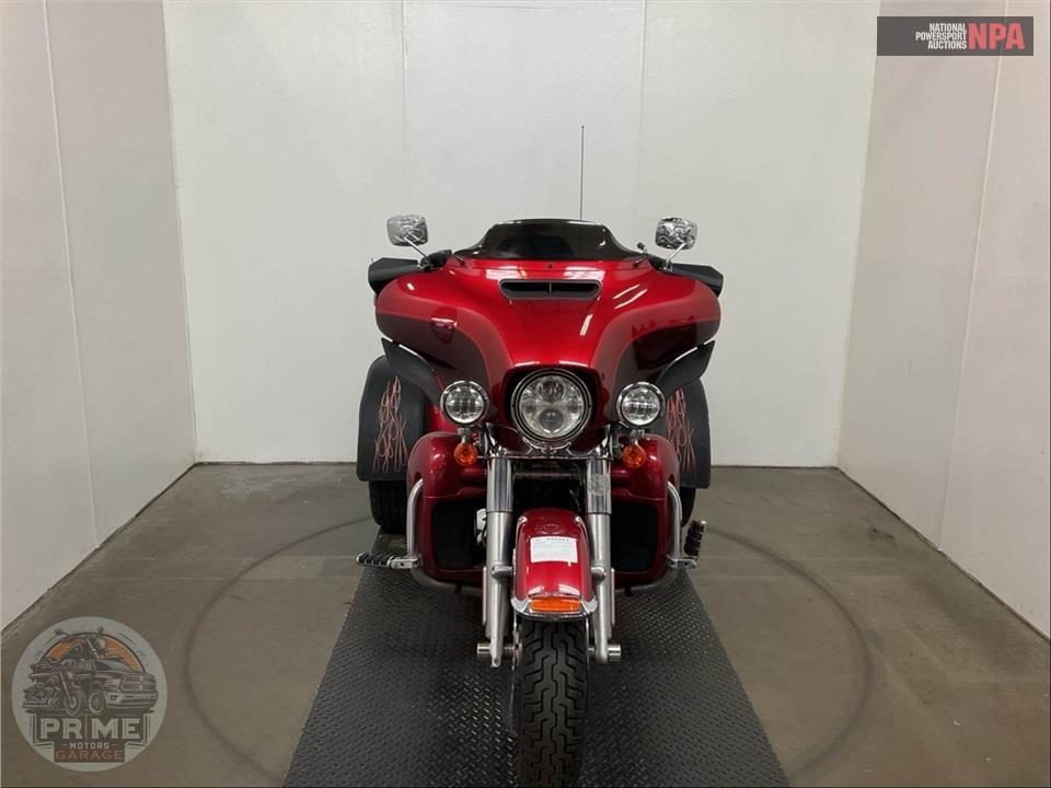 2018 Harley-Davidson FLHTCUTG TRI GLIDE ULTRA — фото 2