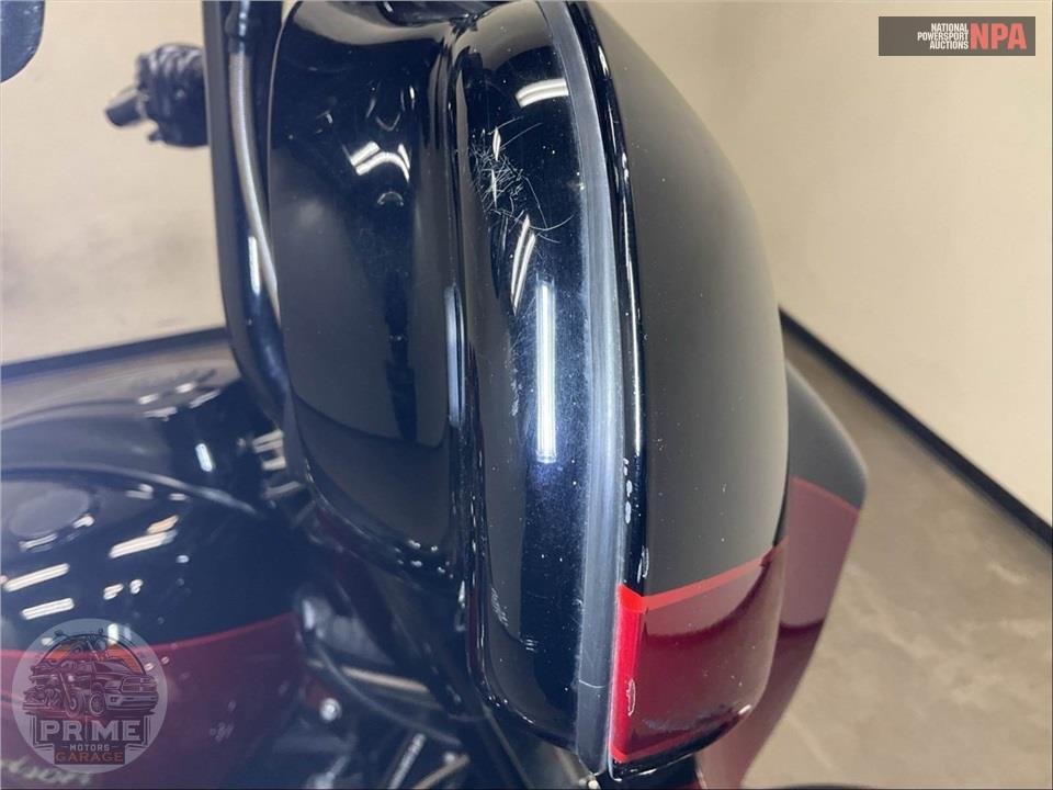 2017 Harley-Davidson FLHXSE CVO STREET GLIDE — фото 12