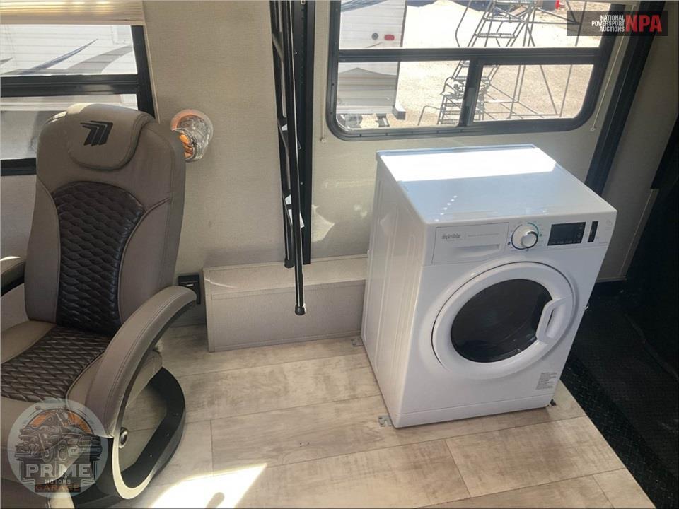 2021 Grand Design Recreational Vehicles M-30G - MOMENTUM TOY HAULER SERIES — фото 27