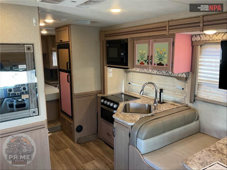 2019 Thor Motor Coach M-28Z E450-V10 - FOUR WINDS SERIES — фото 6