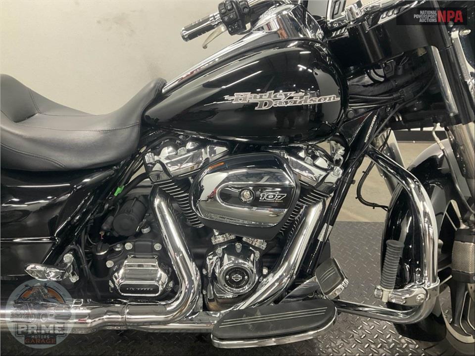 2017 Harley-Davidson FLHXS STREET GLIDE SPECIAL — фото 6
