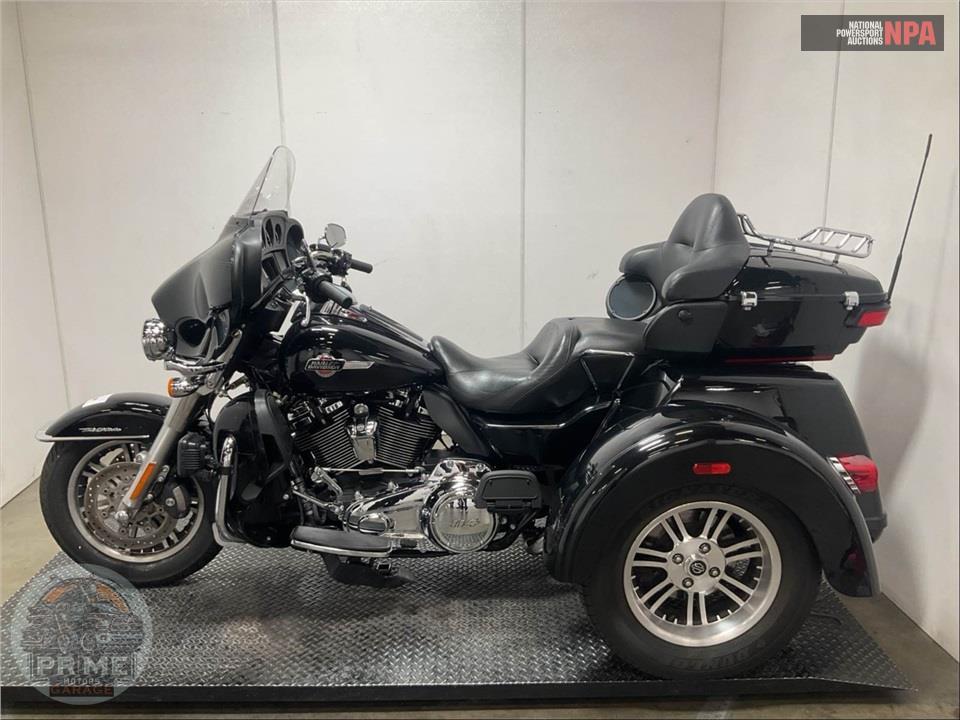 2023 Harley-Davidson FLHTCUTG TRI GLIDE ULTRA CLASSIC — фото 3