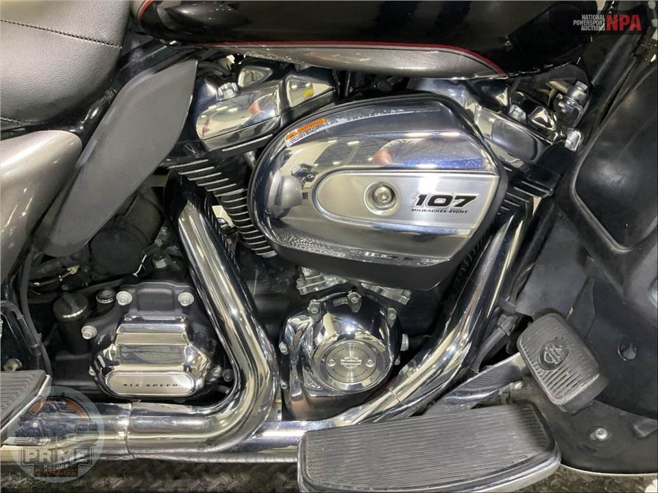 2017 Harley-Davidson FLHTCUTG TRIGLIDE ULTRA CLASSIC — фото 6