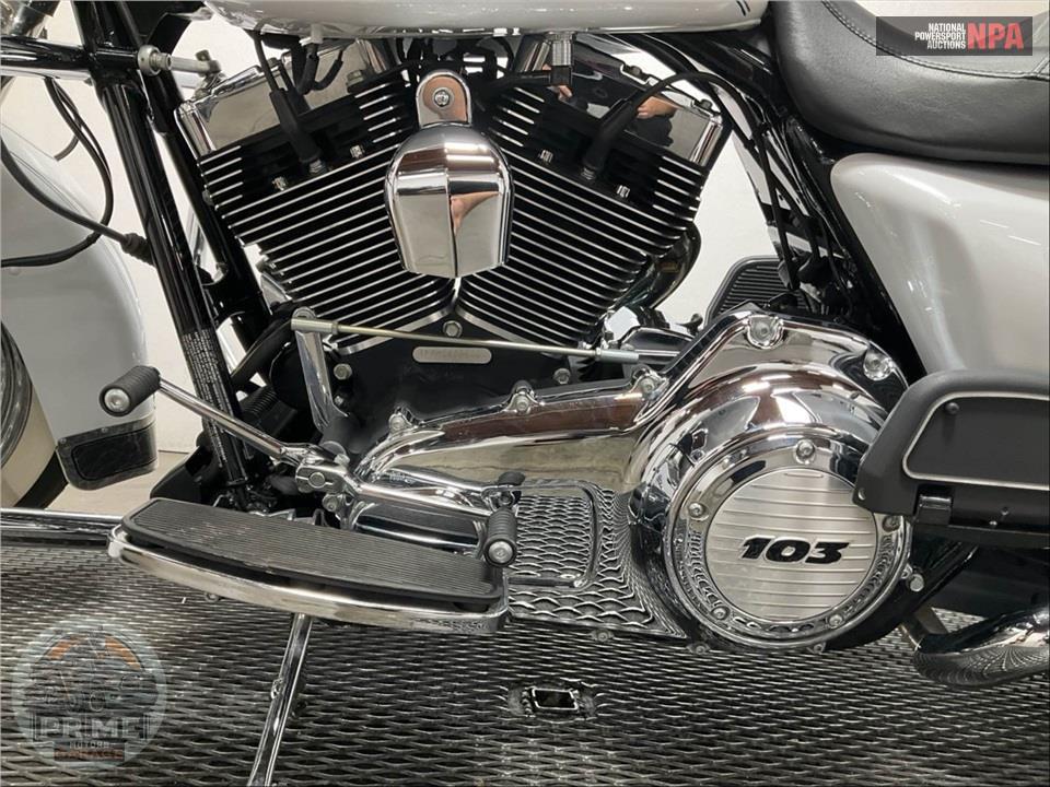 2012 Harley-Davidson FLHRC ROAD KING CLSC — фото 7