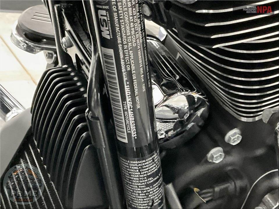 2017 Harley-Davidson FLHXS STREET GLIDE SPECIAL — фото 27