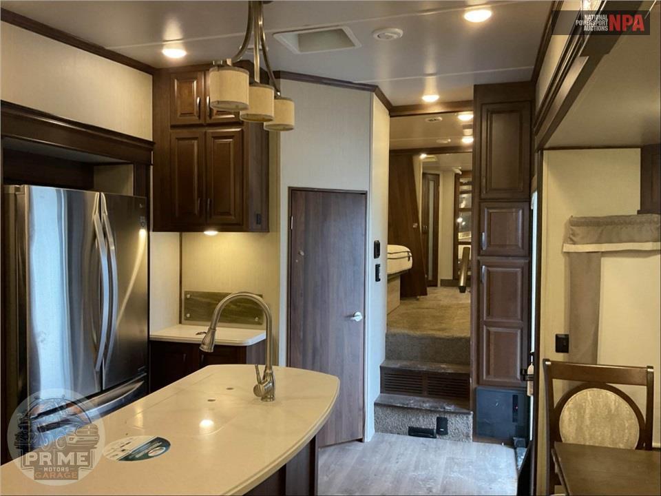 2019 Palomino By Forest River M-383FBC - COMPASS FIFTH WHEEL SERIES — фото 9