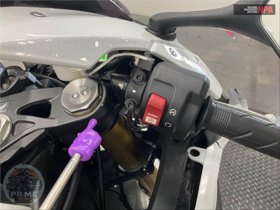 2025 Honda CBR1000RR — фото 23