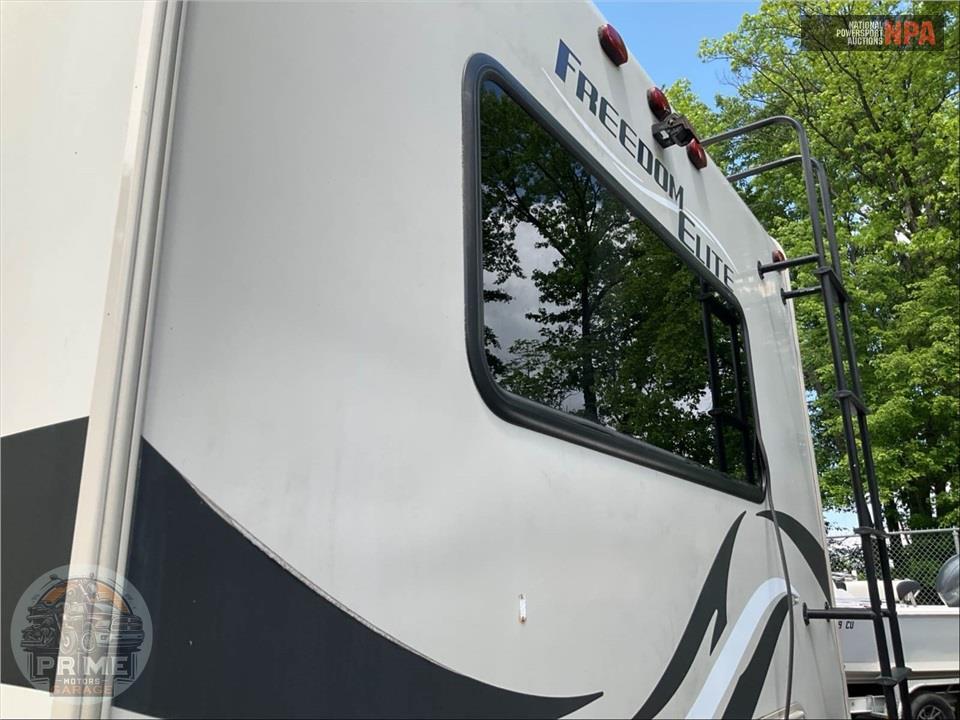 2015 Thor Motor Coach M-28H E450-V10 - FREEDOM ELITE SERIES — фото 57
