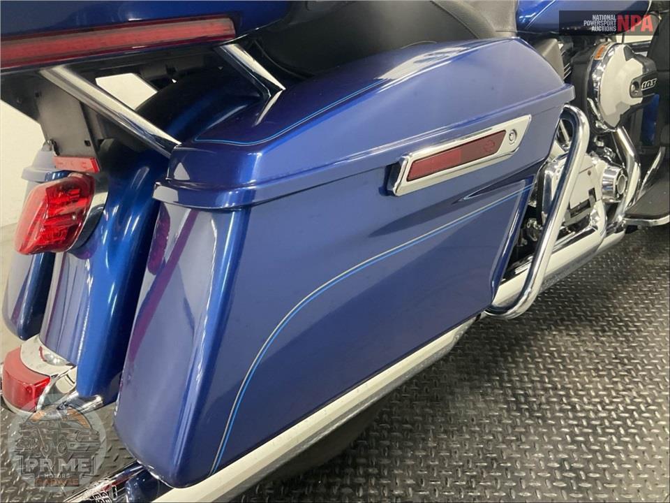 2016 Harley-Davidson FLHTCU ULTRA CLASSIC ELECTRA GLIDE — фото 26