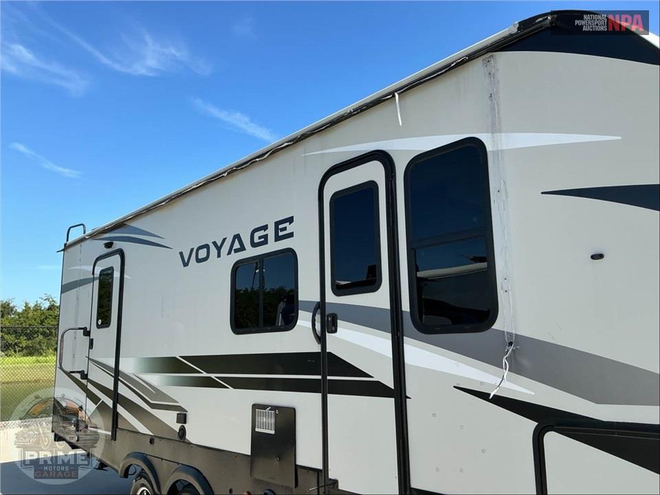 2021 Voyage By Winnebago M-2427RB — фото 33