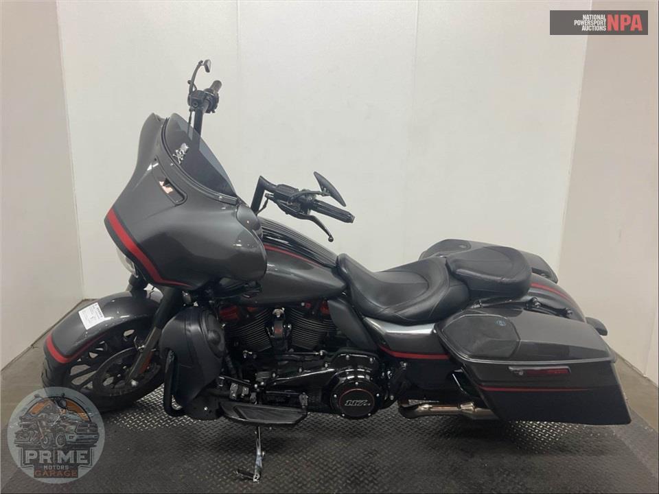 2018 Harley-Davidson FLHXSE CVO STREET GLIDE — фото 3