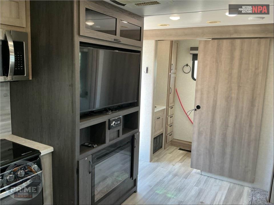 2021 Voyage By Winnebago M-2427RB — фото 8