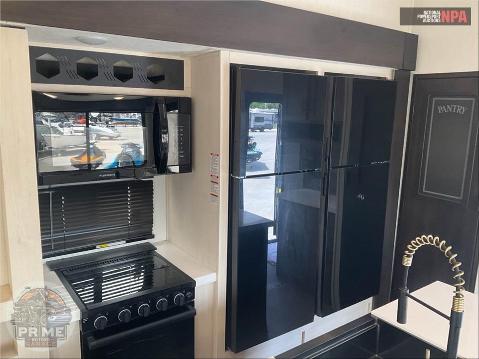 2026 Cherokee By Forest River M-3650SUITE Arctic Wolf Fifth Wheel Series — фото 20
