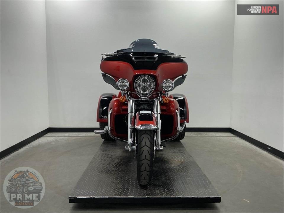 2025 Harley-Davidson FLHTCUTG TRI GLIDE ULTRA CLASSIC — фото 2
