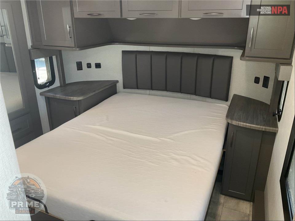 2024 Grand Design Recreational Vehicles M-395MS - MOMENTUM M-CLASS TOY HAULER TOY HAULER SERIES — фото 10