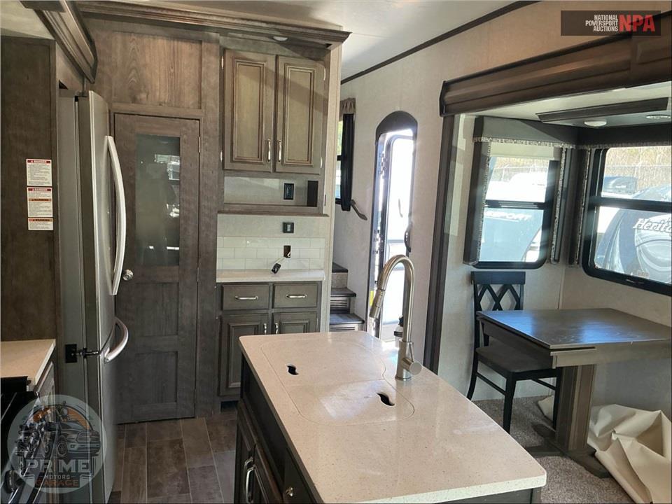 2018 Keystone Rv M-385 BR - MONTANA HIGH COUNTRY FIFTH WHEEL SERIES — фото 8