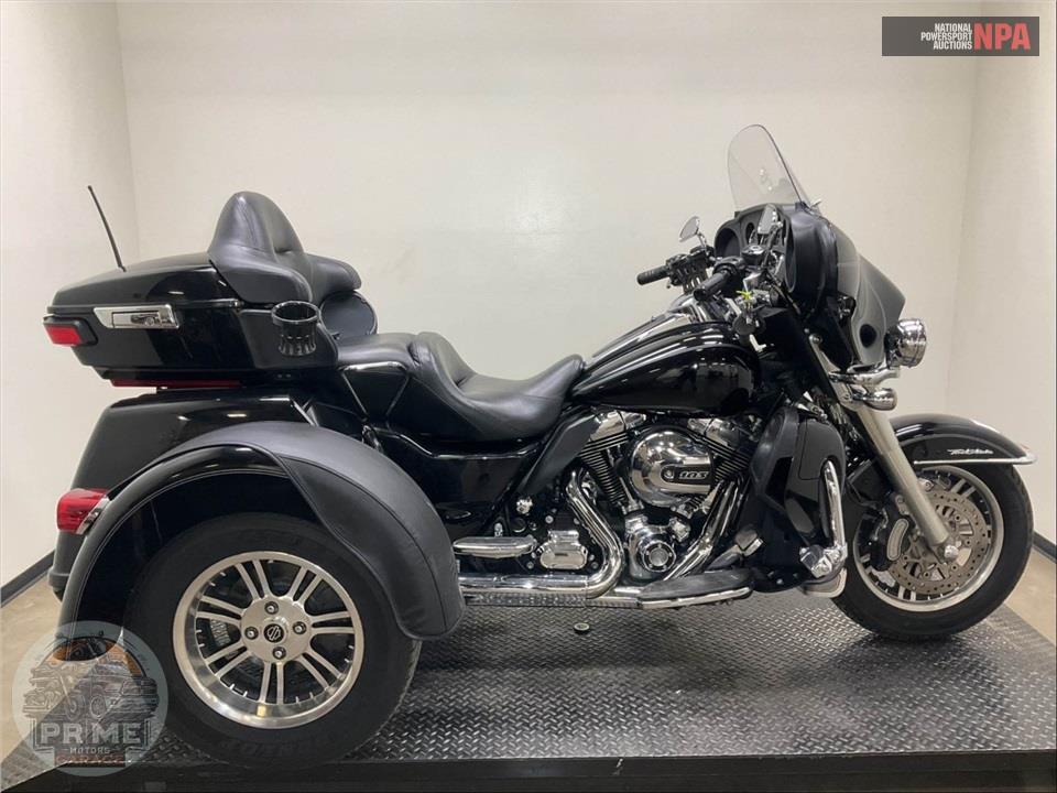 2015 Harley-Davidson FLHTCUTG TRIGLIDE ULTRA CLASSIC — фото 1