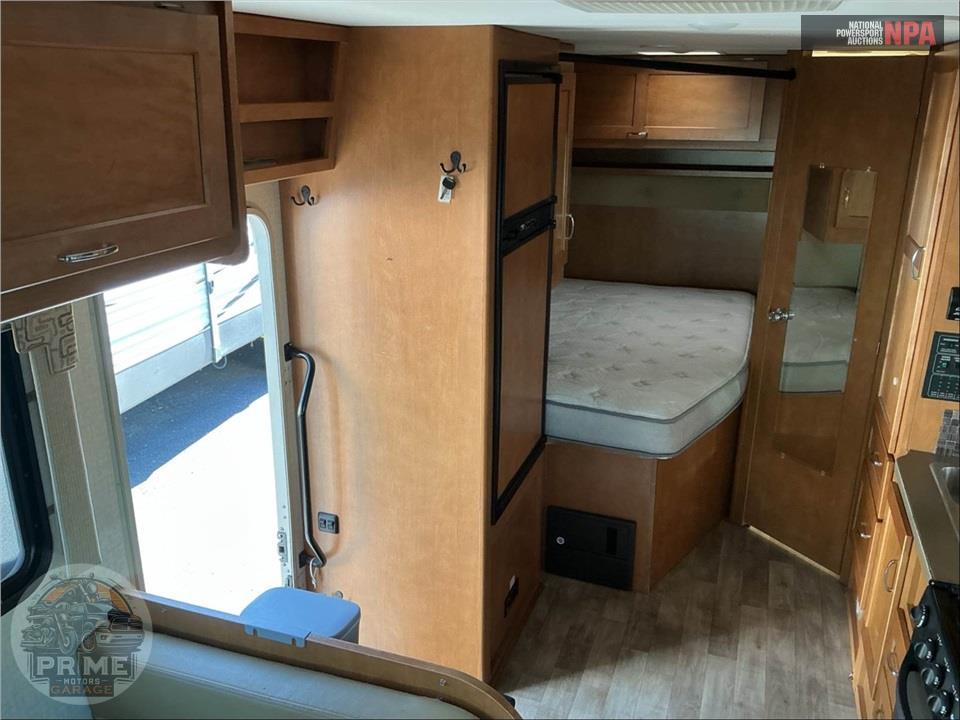 2018 Winnebago M-25B FORD - MINNIE WINNIE SERIES — фото 7