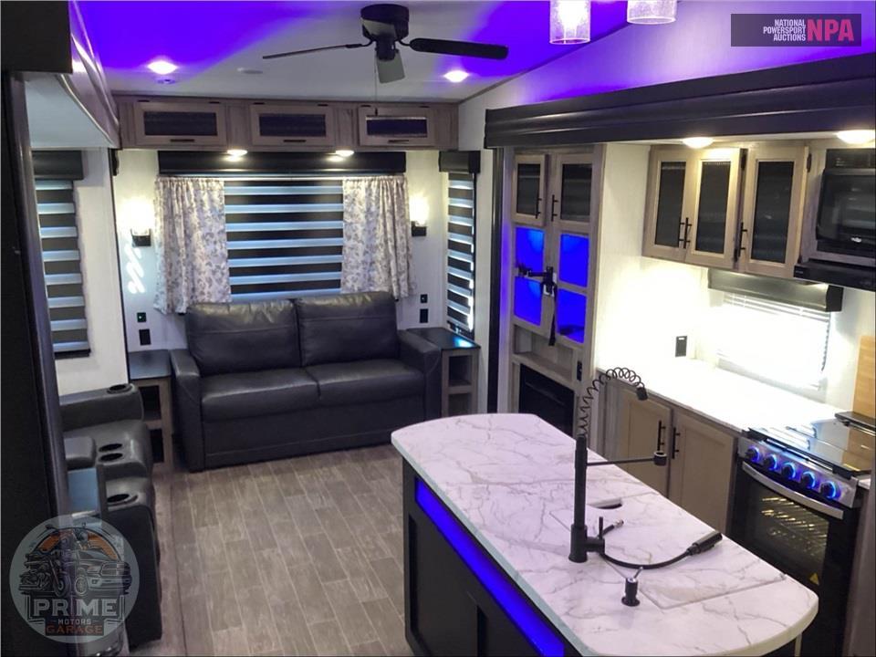 2022 Cherokee By Forest River M-291RL ARCTIC WOLF FIFTH WHEEL SERIES — фото 8