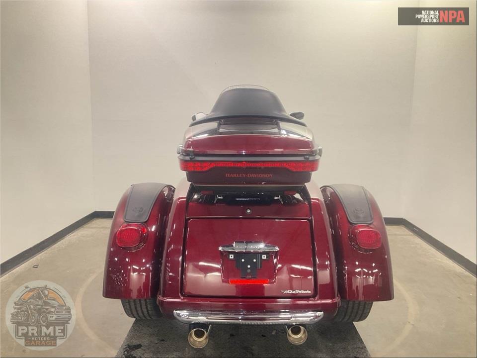 2014 Harley-Davidson FLHTCUTG TRIGLIDE ULTRA CLASSIC — фото 4