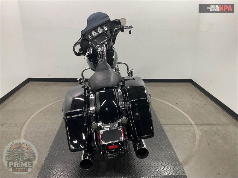 2017 Harley-Davidson FLHXS STREET GLIDE SPECIAL — фото 4