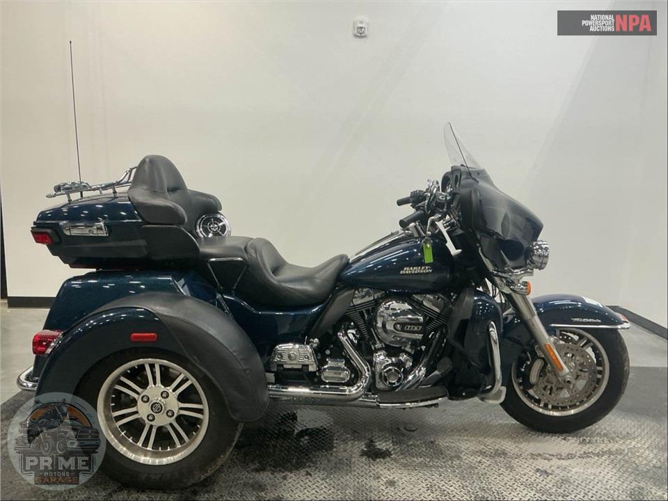 2016 Harley-Davidson FLHTCUTG TRIGLIDE ULTRA CLASSIC — фото 1