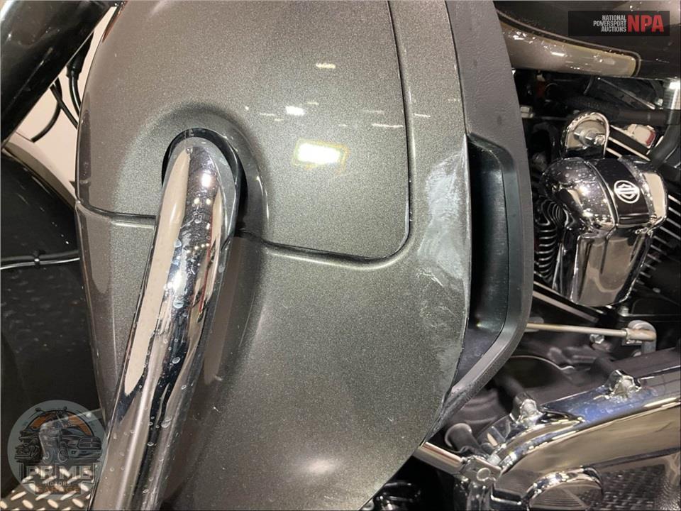 2023 Harley-Davidson FLHTCUTG TRI GLIDE ULTRA CLASSIC — фото 15