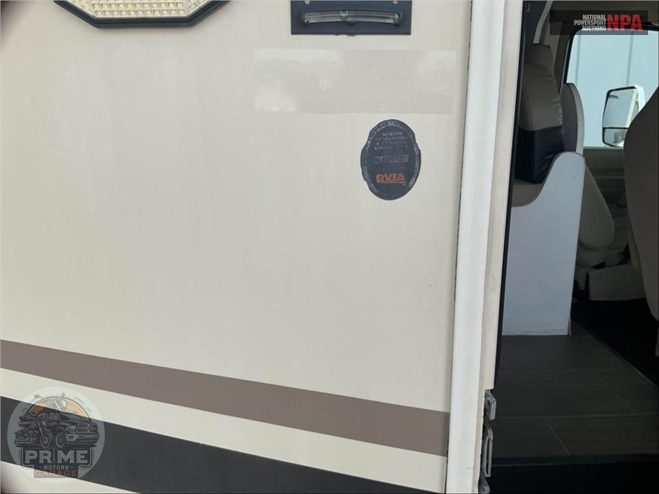 2018 Winnebago M-22R FORD - MINNIE WINNIE SERIES — фото 6