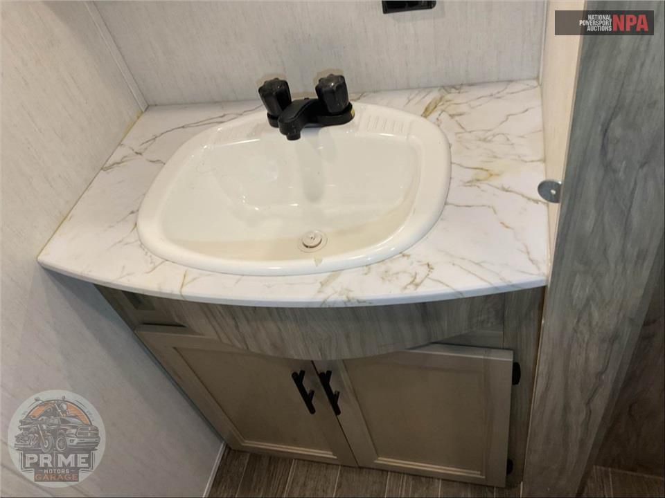 2022 Cherokee By Forest River M-287BH ARCTIC WOLF FIFTH WHEEL SERIES — фото 16