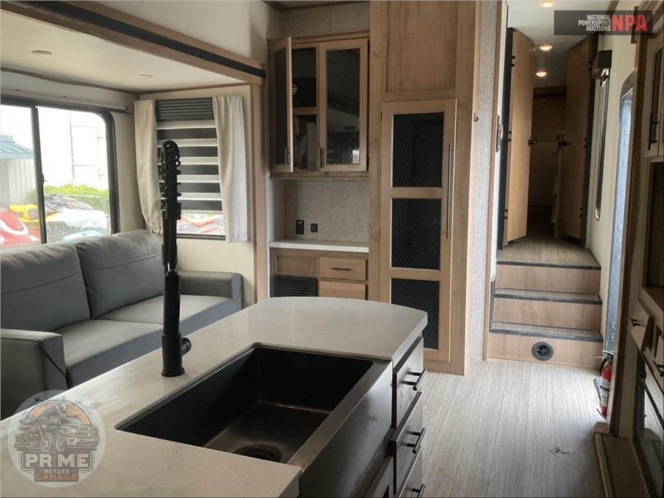 2023 Sabre By Forest River M-38DBQ - FIFTH WHEEL SERIES — фото 9