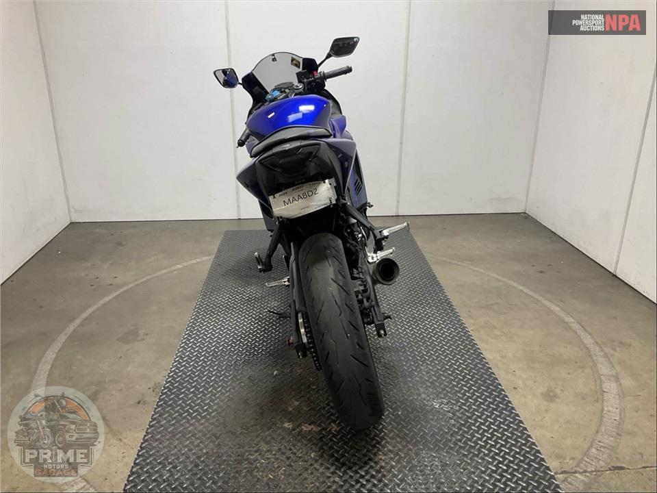 2024 Yamaha YZF-R3 — фото 4